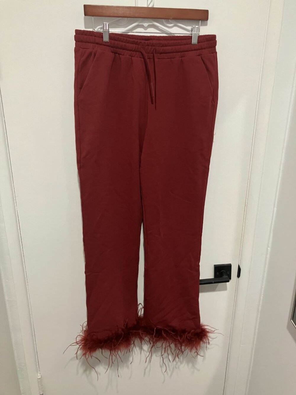 The Noli Shop Rada Feather Trim Wide Leg Jogger Pants Burgundy Red XL NWT